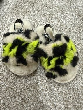 Toddler Ugg Slippers size 6